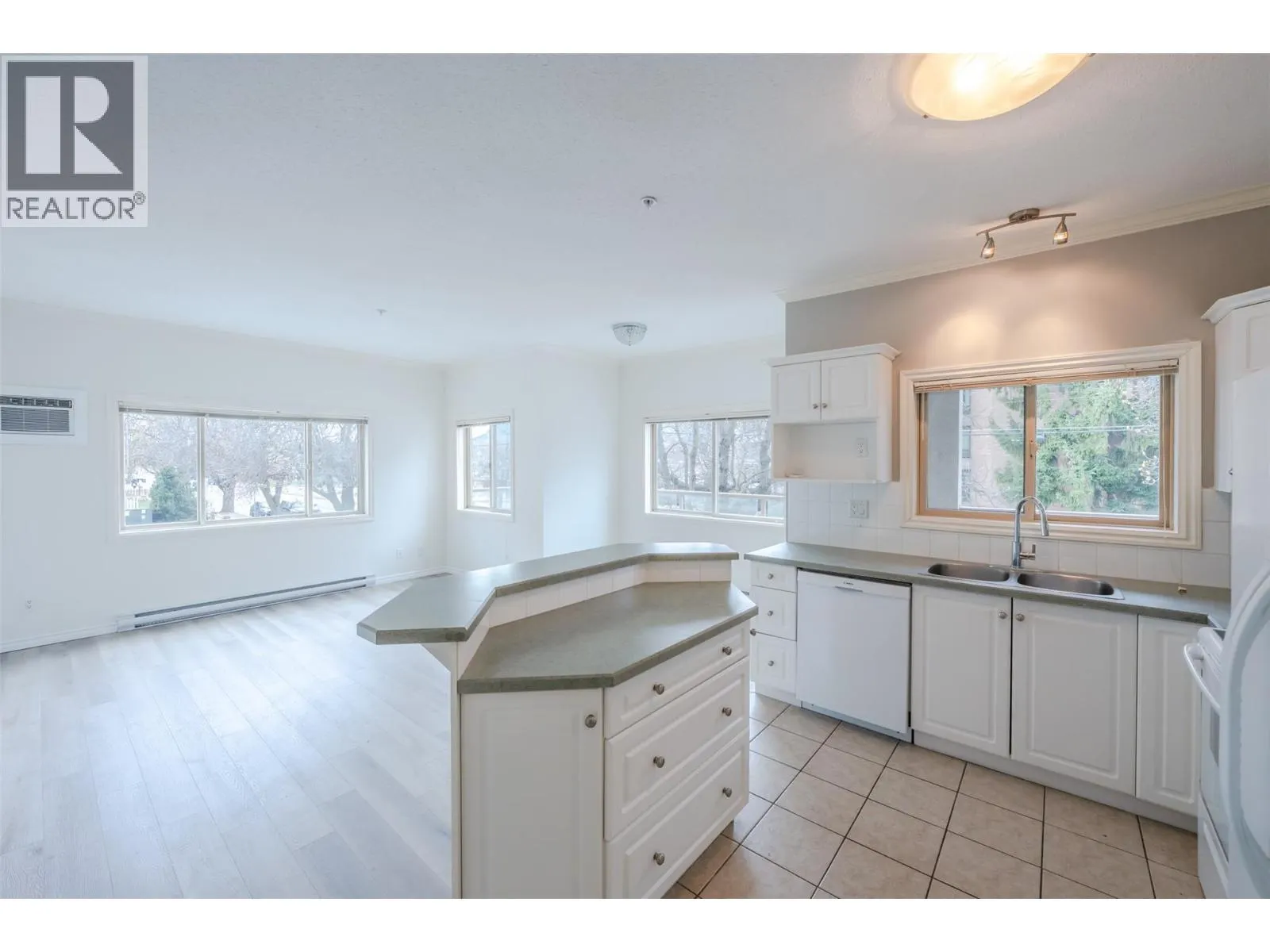 196 WADE Avenue W Unit# 208