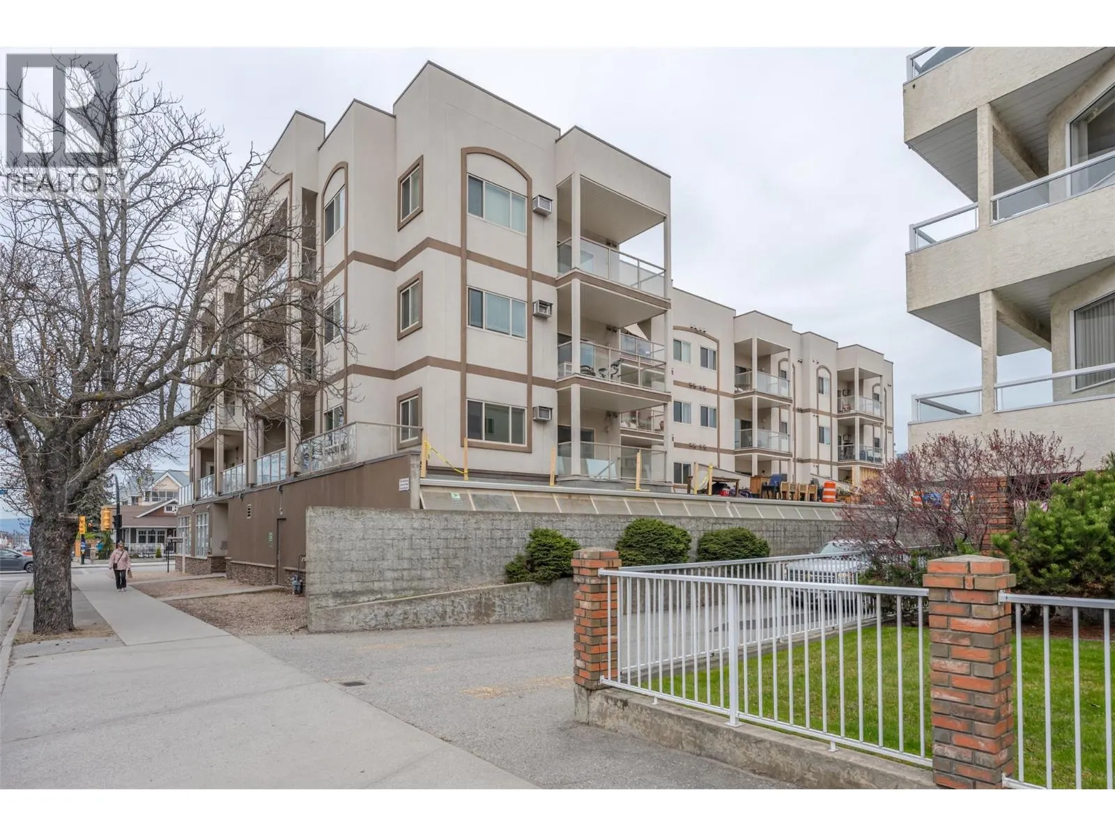 196 WADE Avenue W Unit# 208
