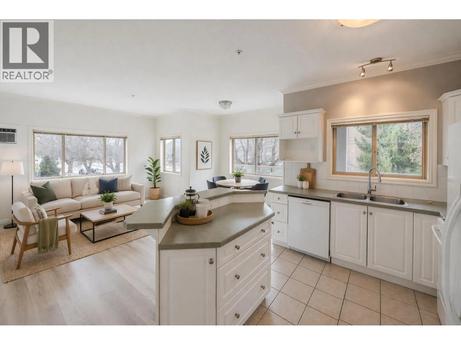 196 WADE Avenue W Unit# 208