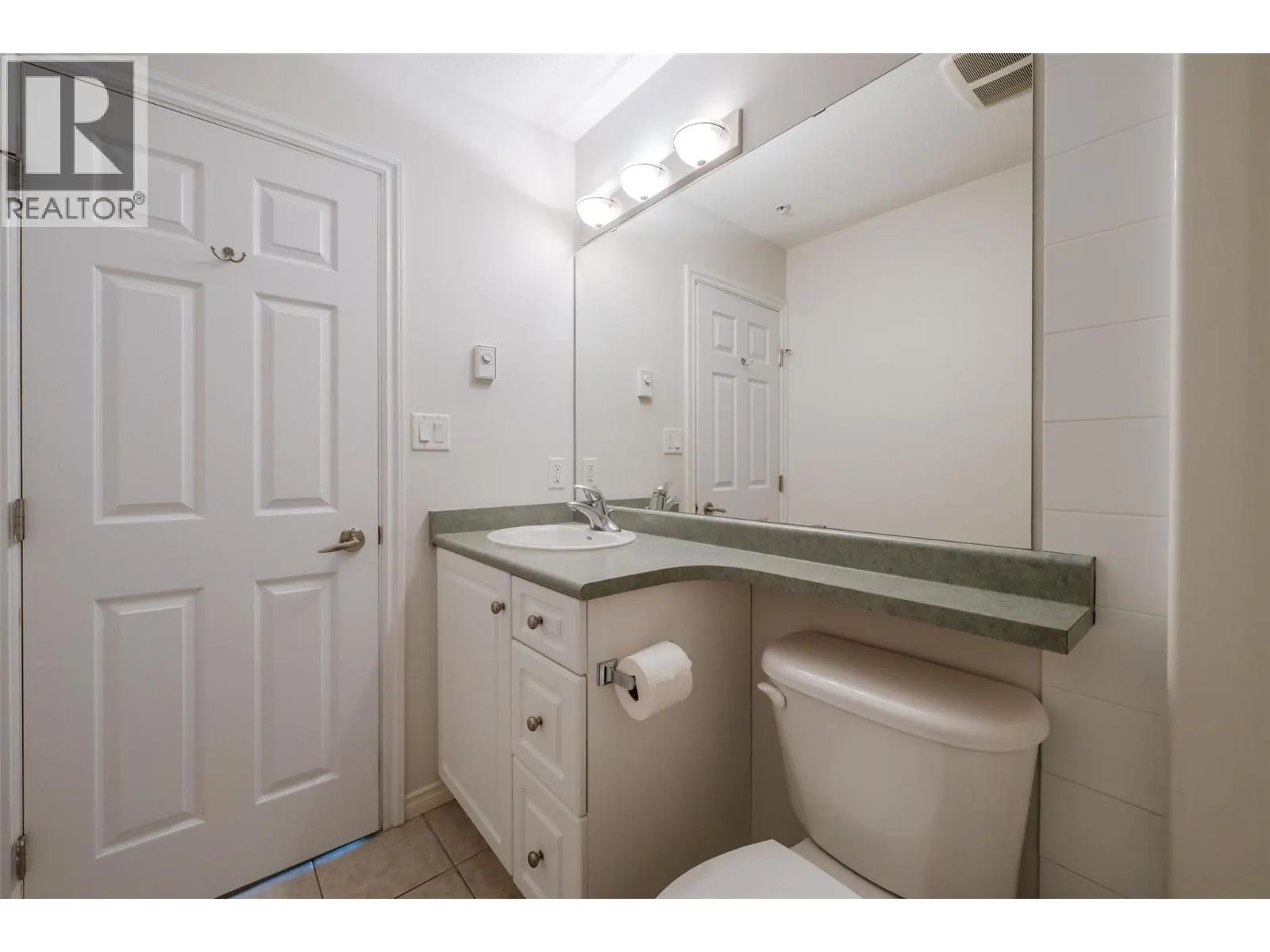 196 WADE Avenue W Unit# 208