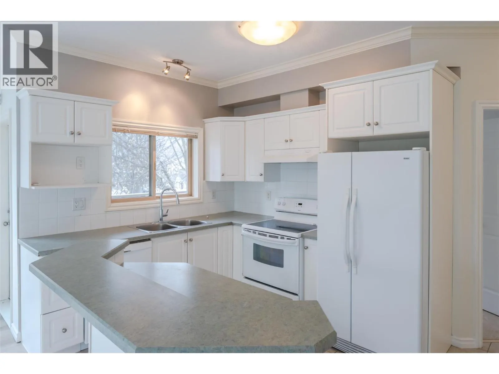 196 WADE Avenue W Unit# 208