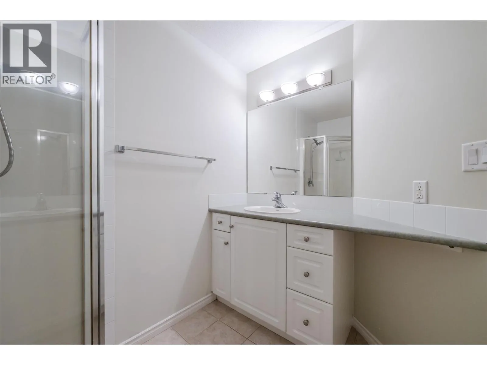 196 WADE Avenue W Unit# 208