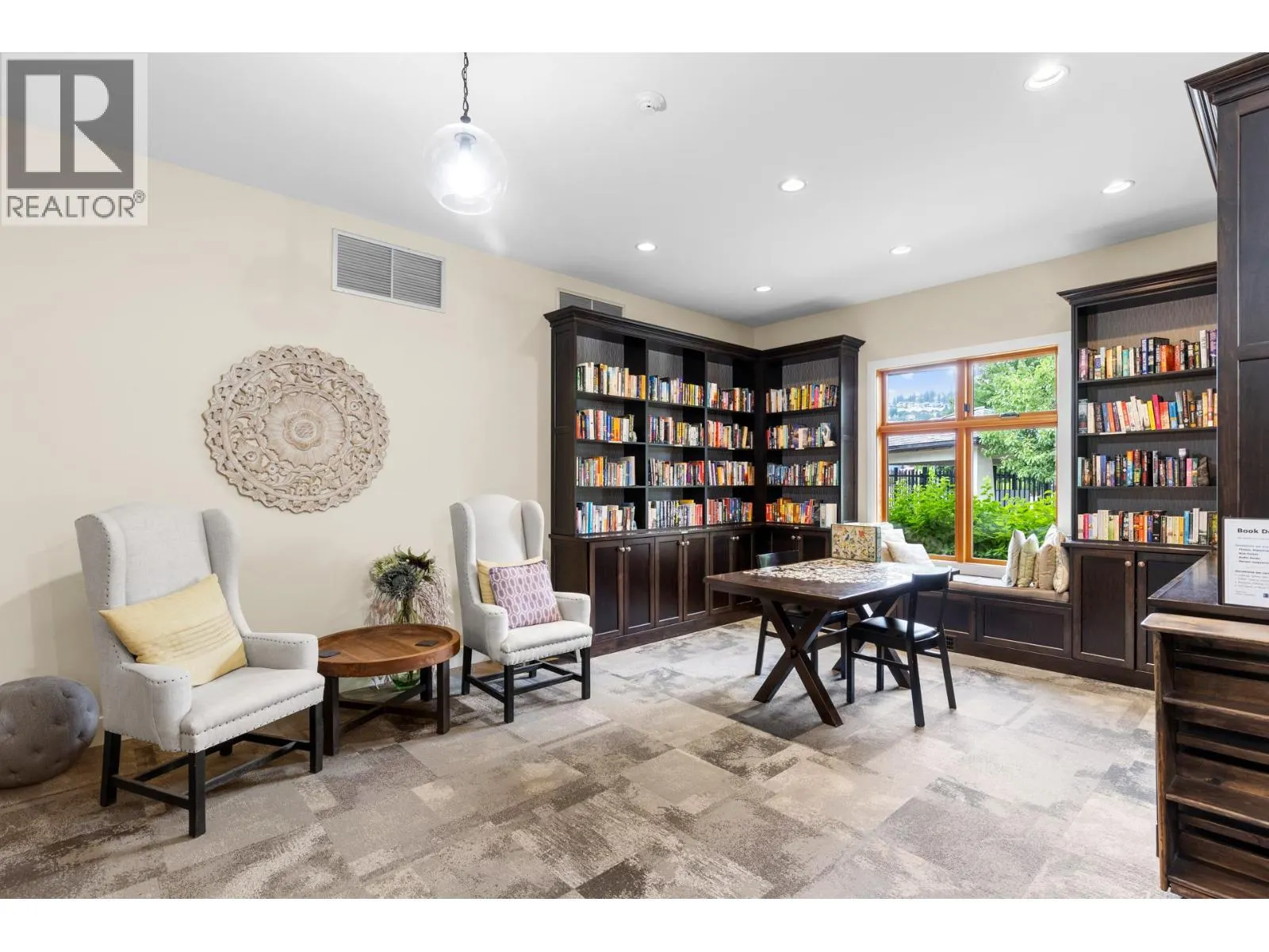 3376 Kingfisher Road