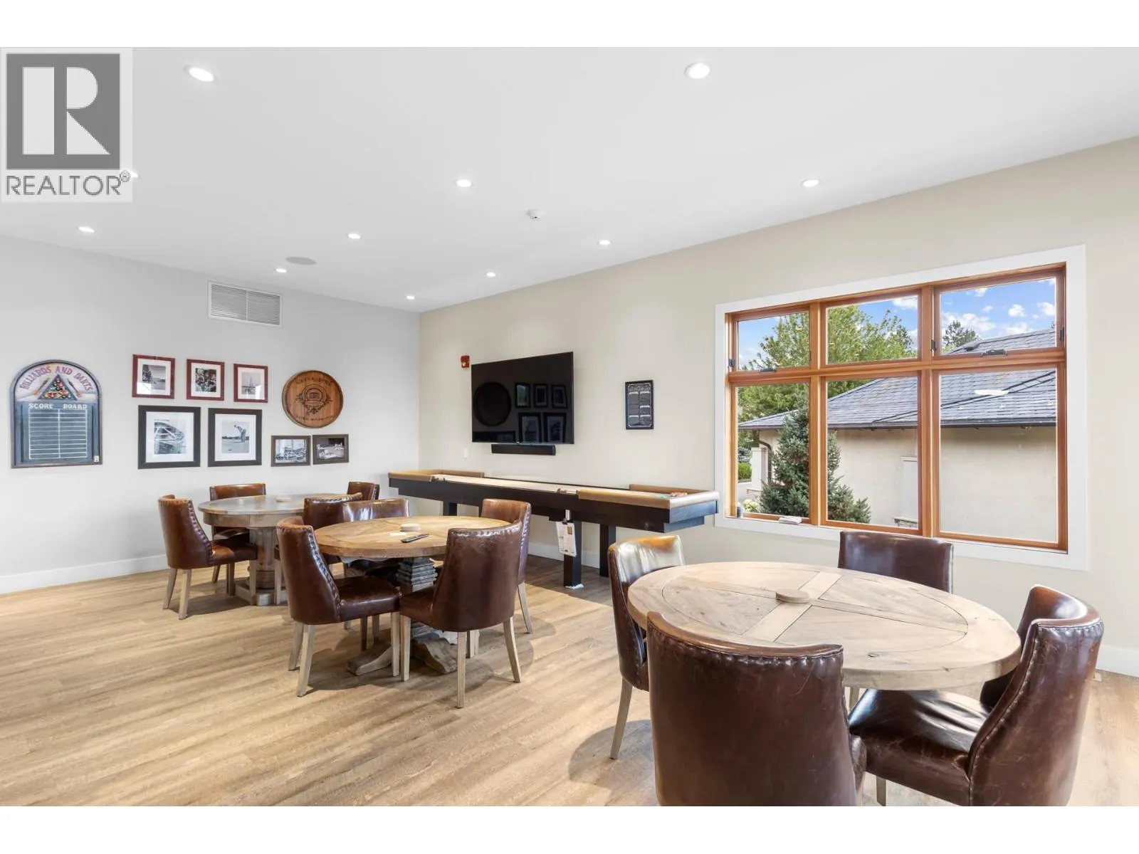3376 Kingfisher Road