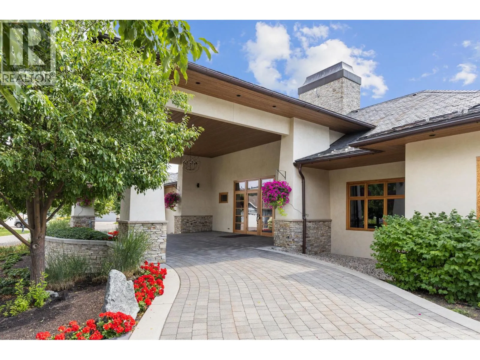 3376 Kingfisher Road