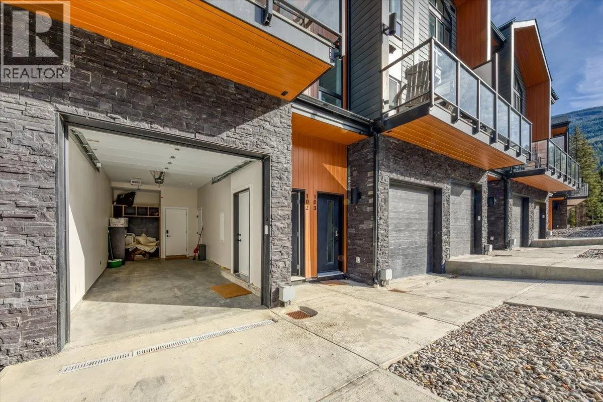 2116 Panorama Drive Unit# 102