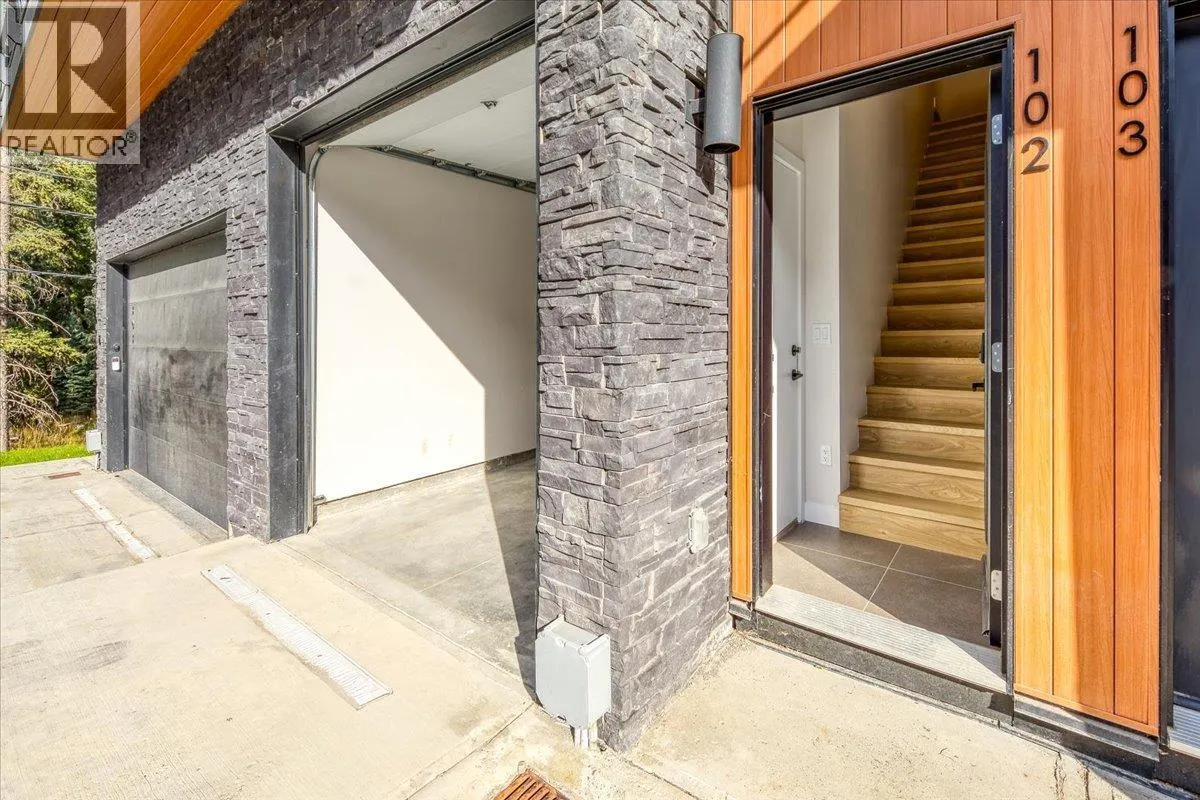 2116 Panorama Drive Unit# 102