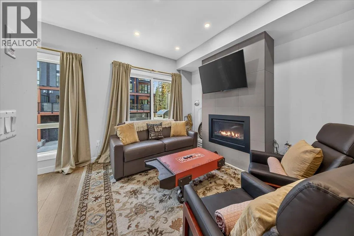 2116 Panorama Drive Unit# 102