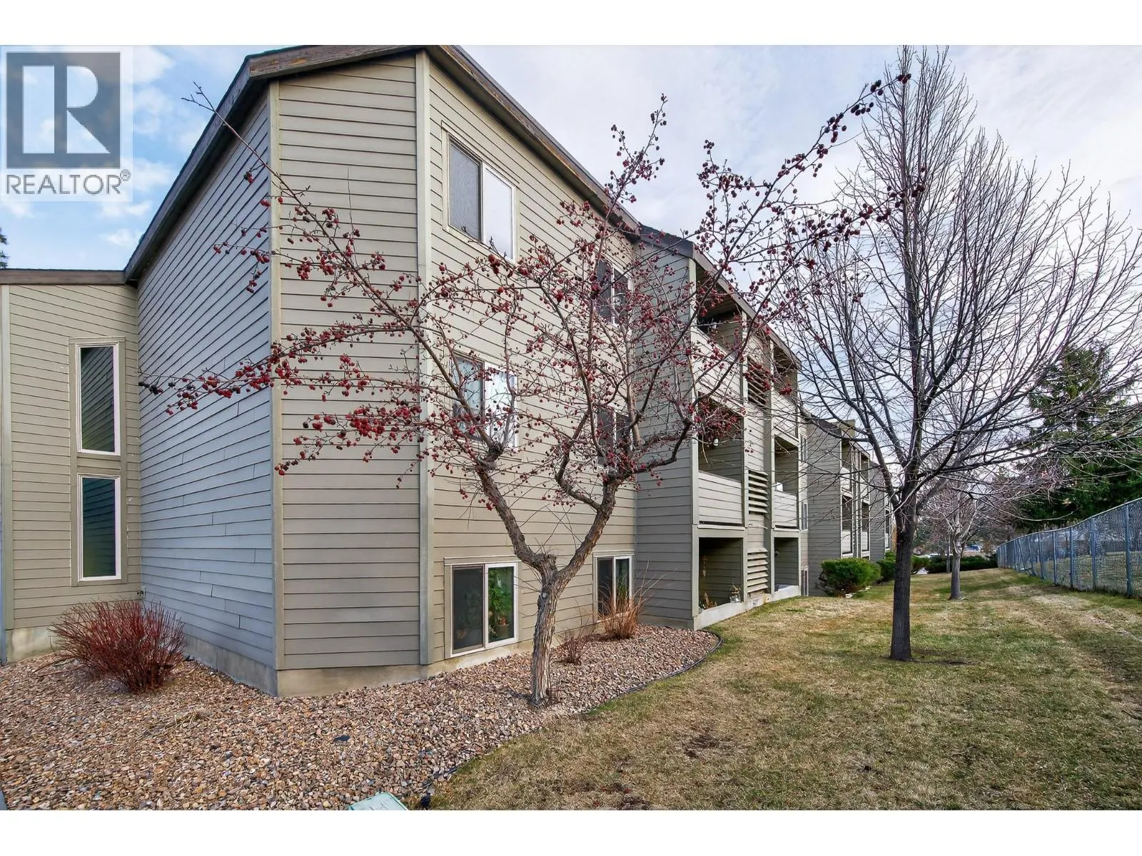 1560 Summit Drive Unit# 106