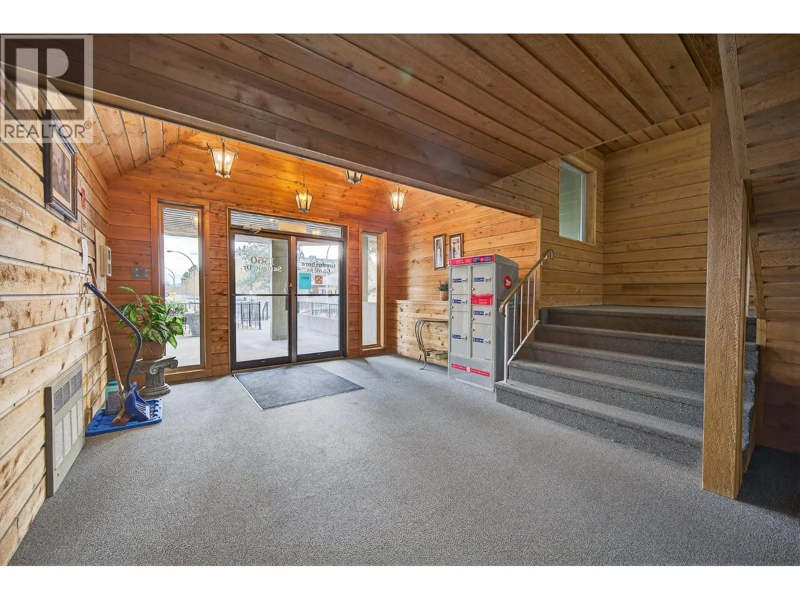 1560 Summit Drive Unit# 106
