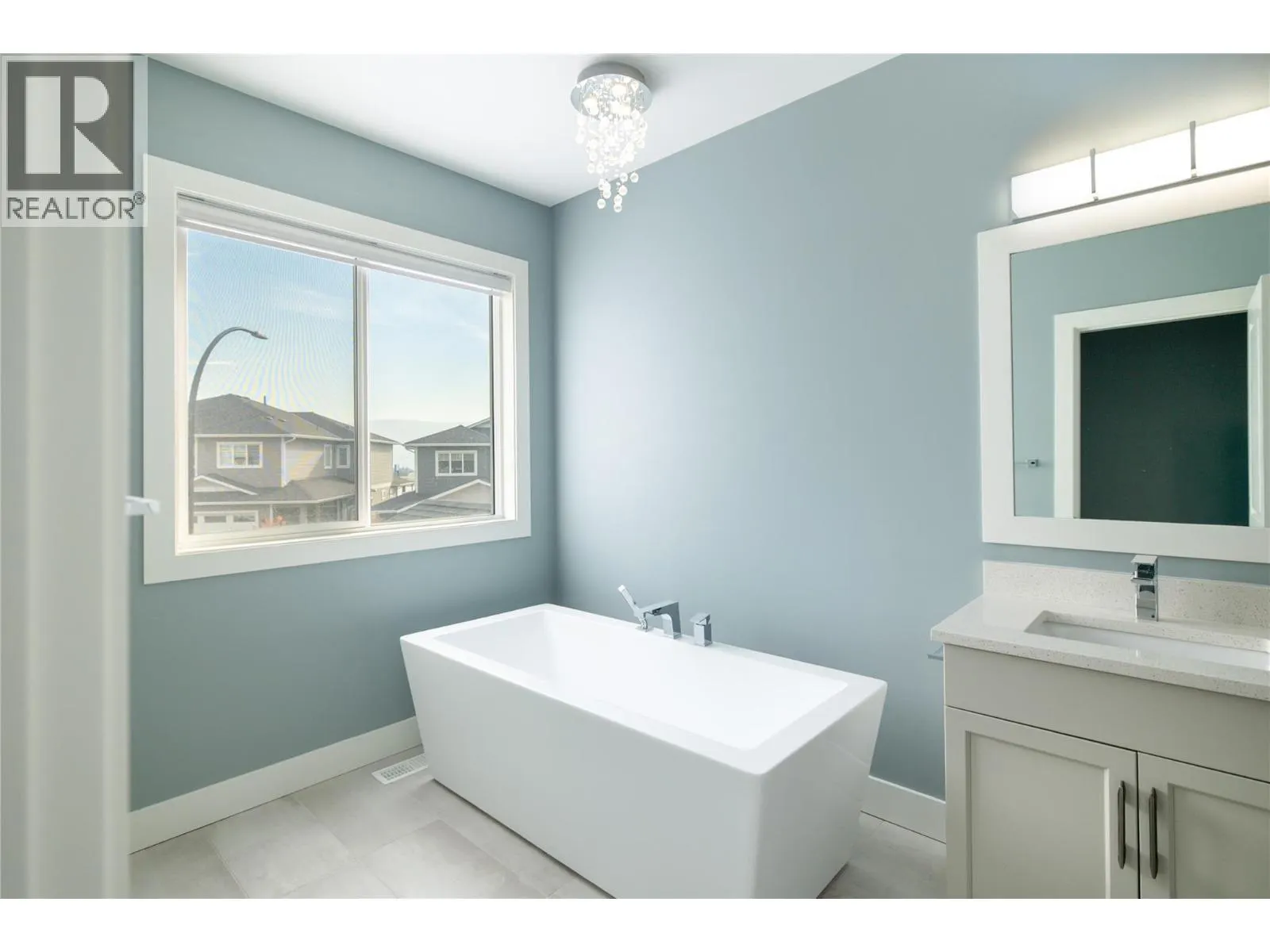 3370 Hawks Crescent