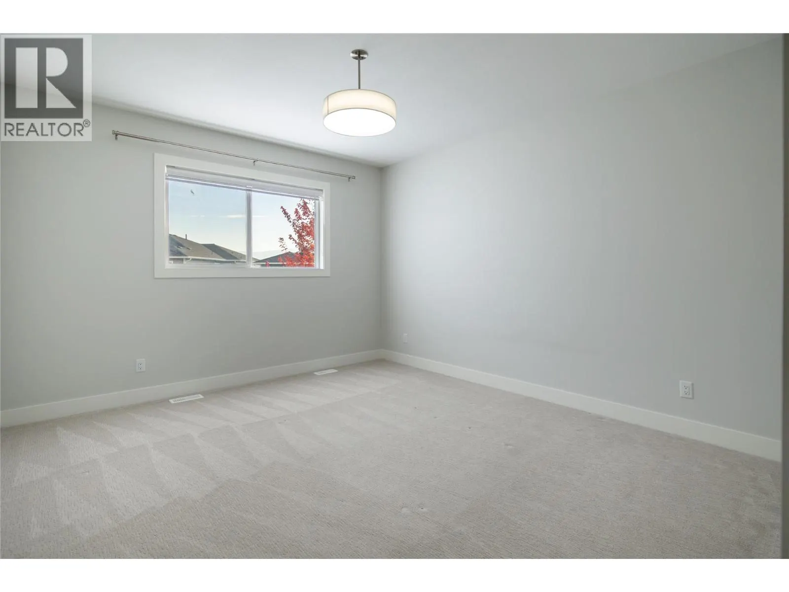 3370 Hawks Crescent