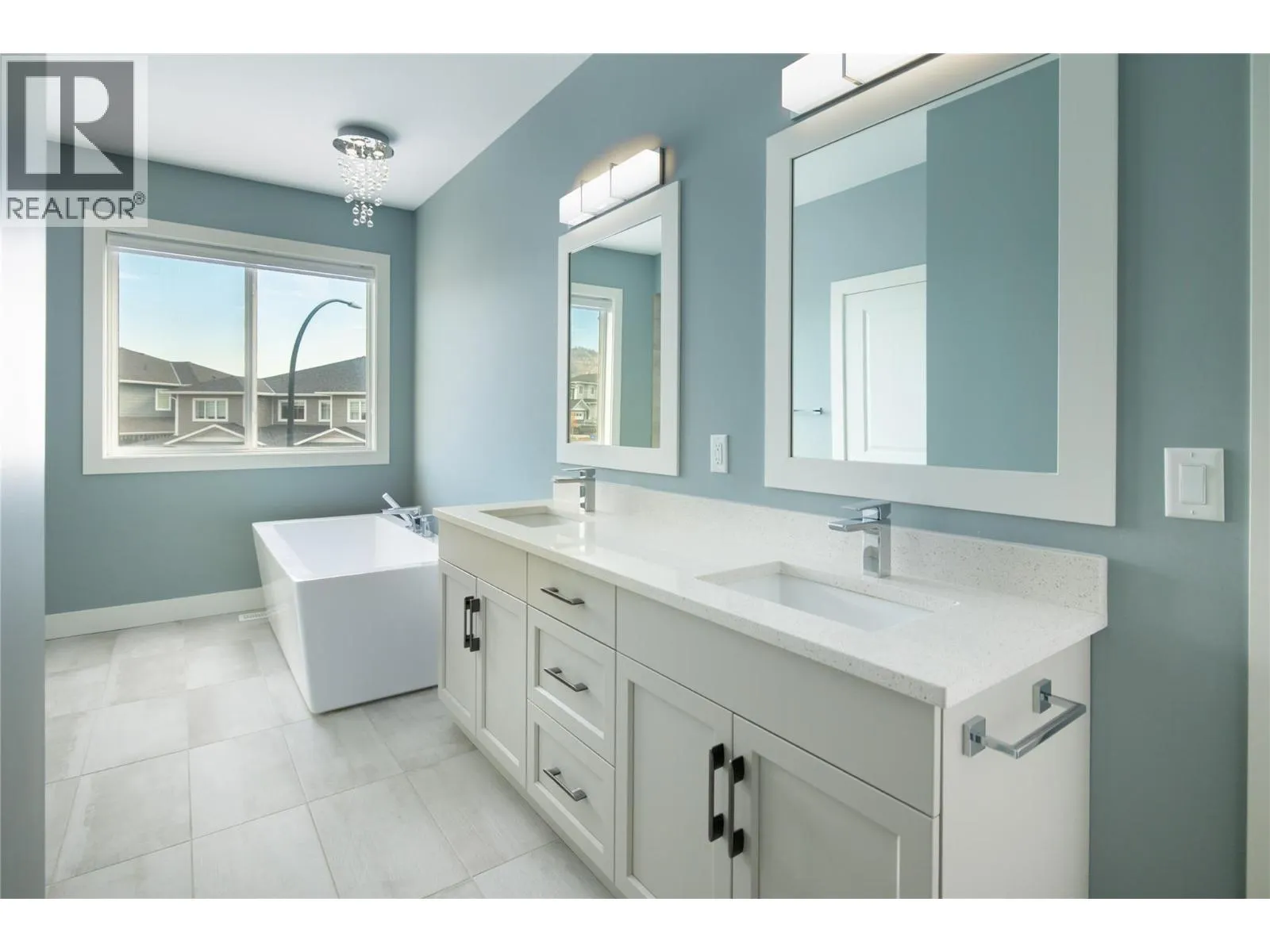 3370 Hawks Crescent