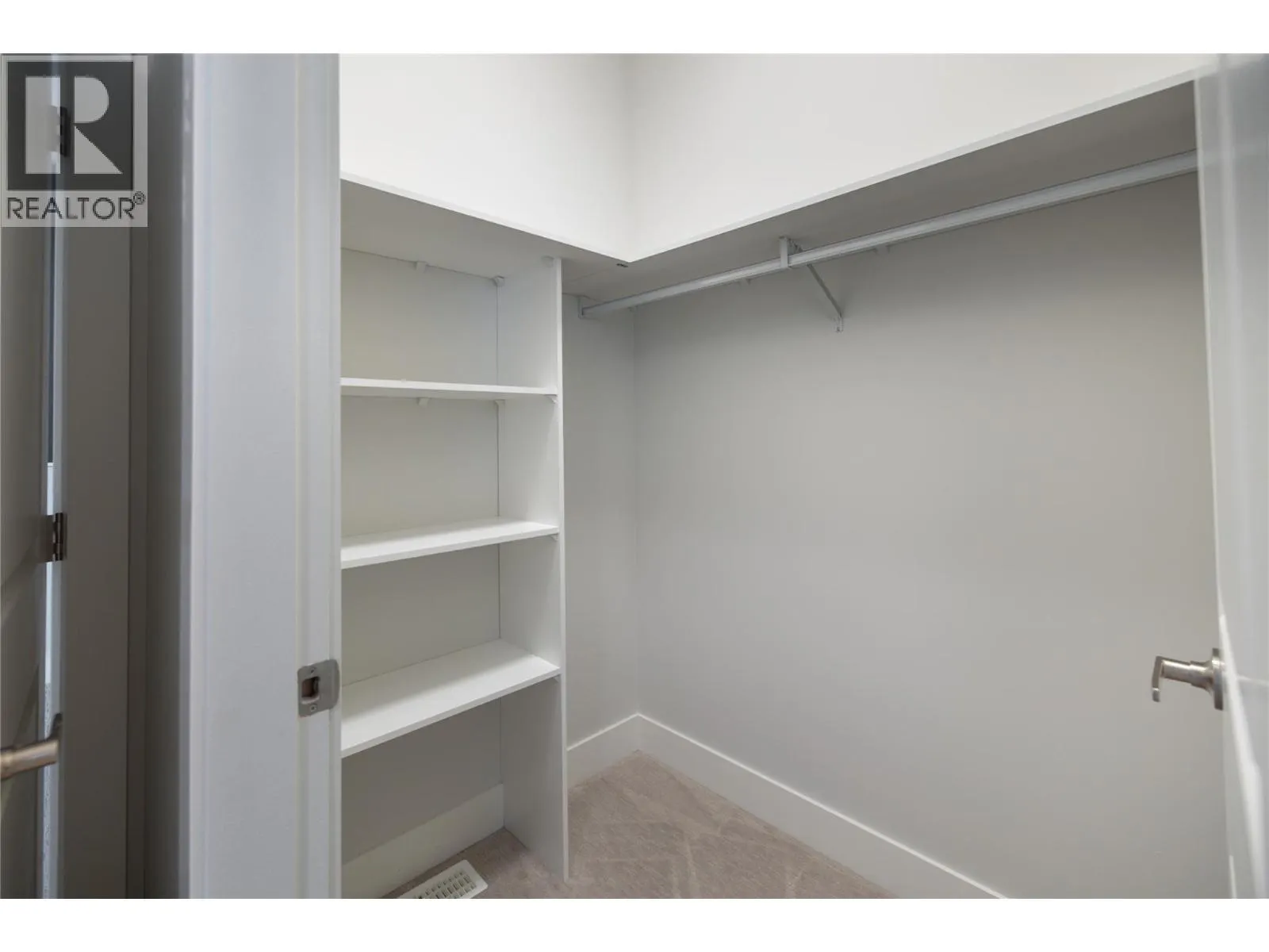 3370 Hawks Crescent