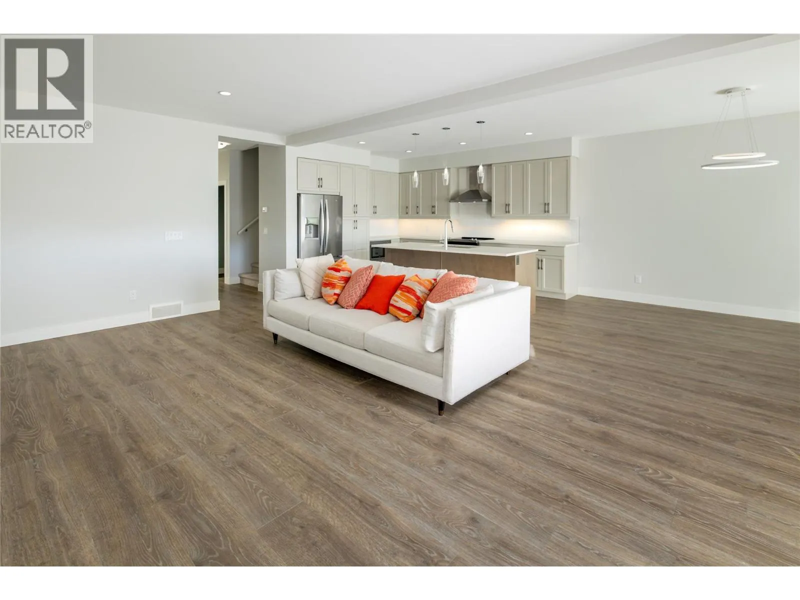 3370 Hawks Crescent