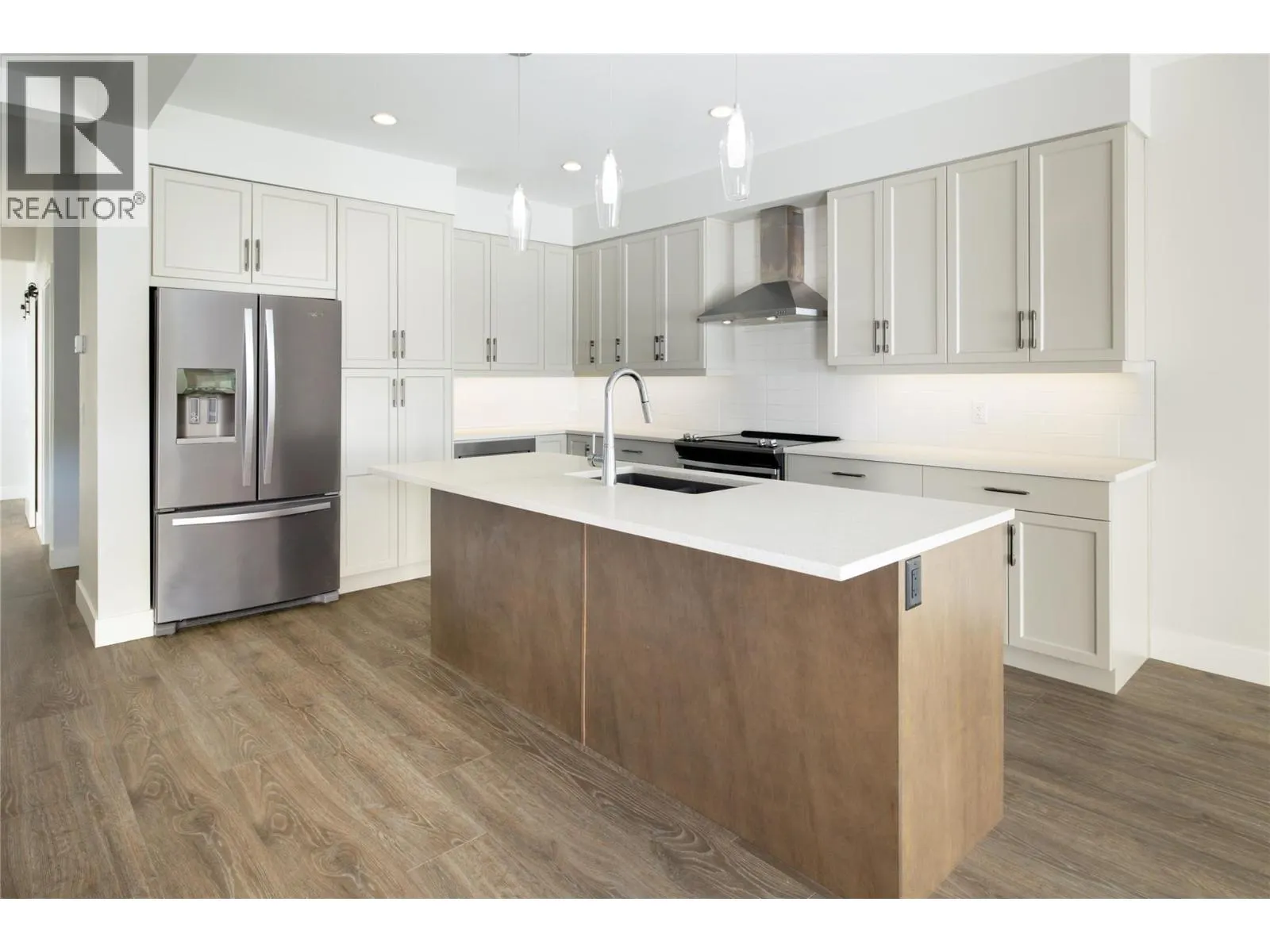 3370 Hawks Crescent