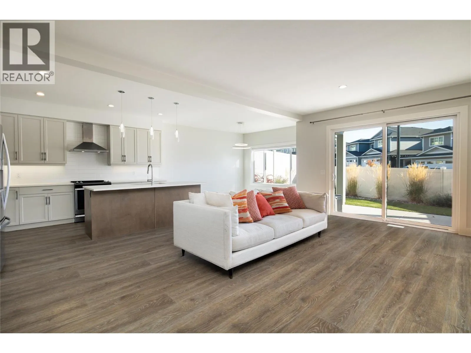 3370 Hawks Crescent