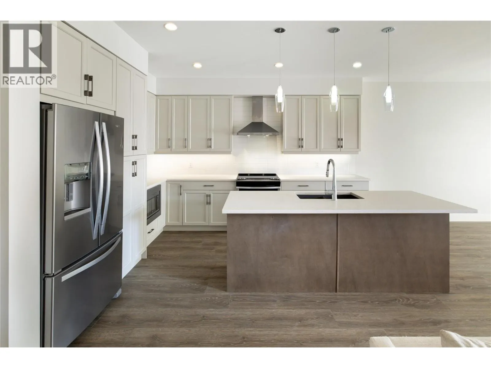 3370 Hawks Crescent