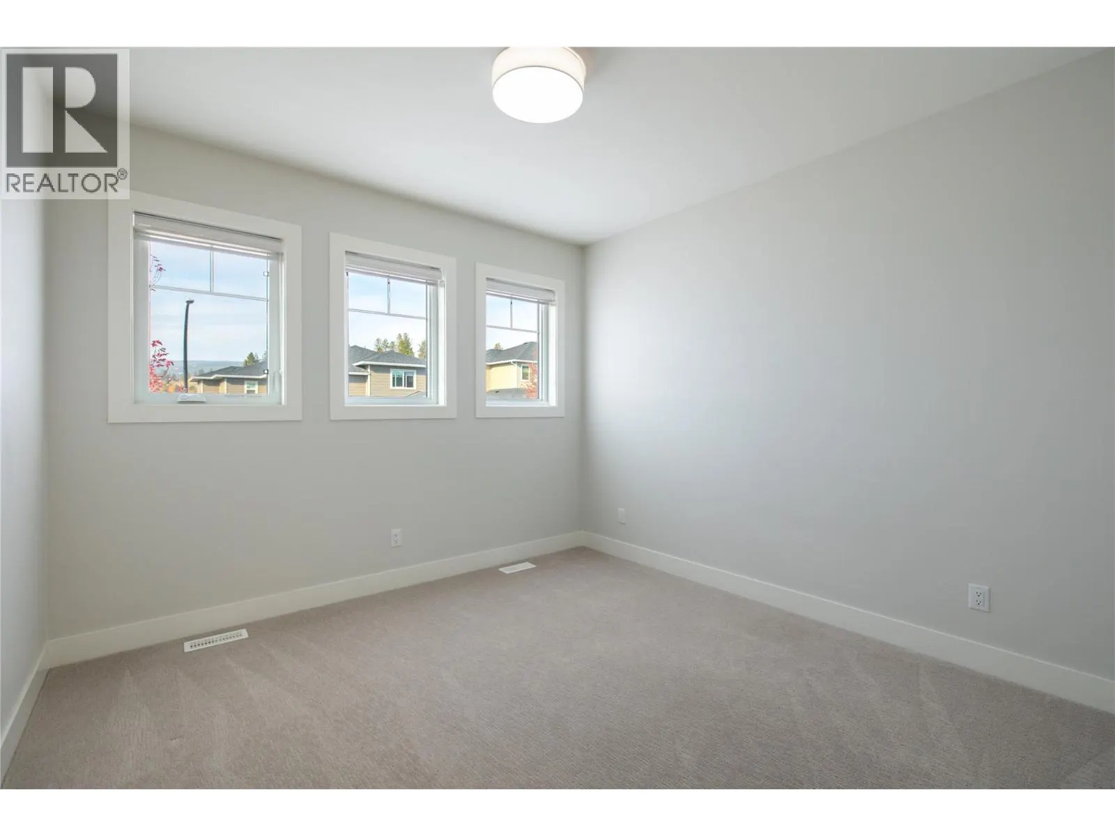 3370 Hawks Crescent