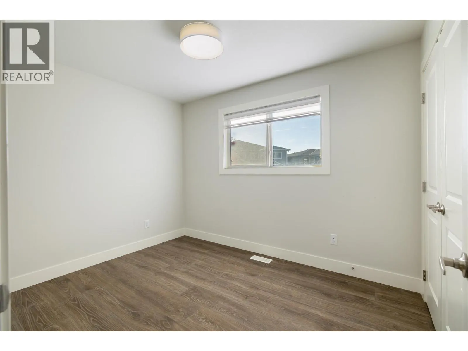 3370 Hawks Crescent