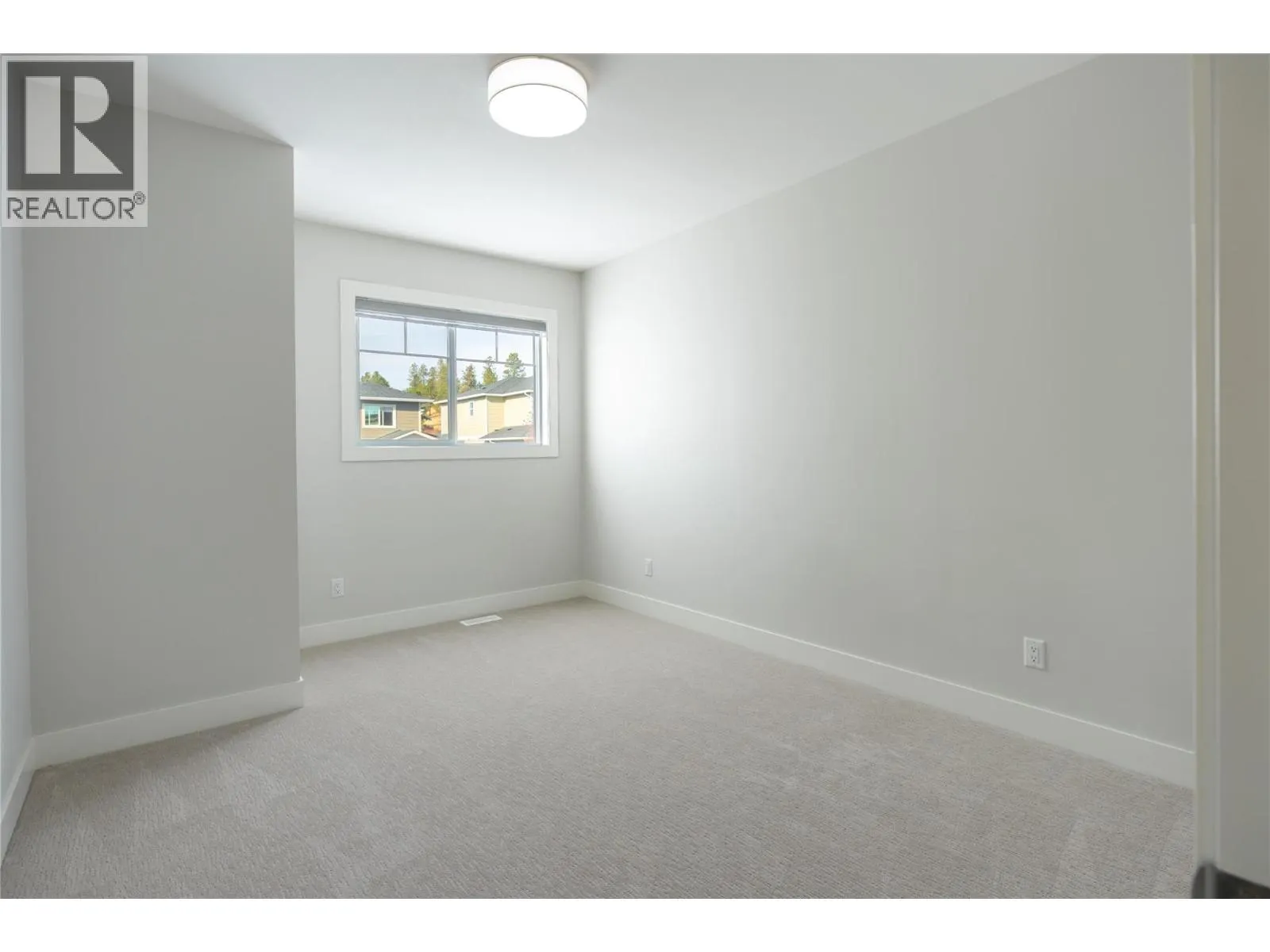3370 Hawks Crescent