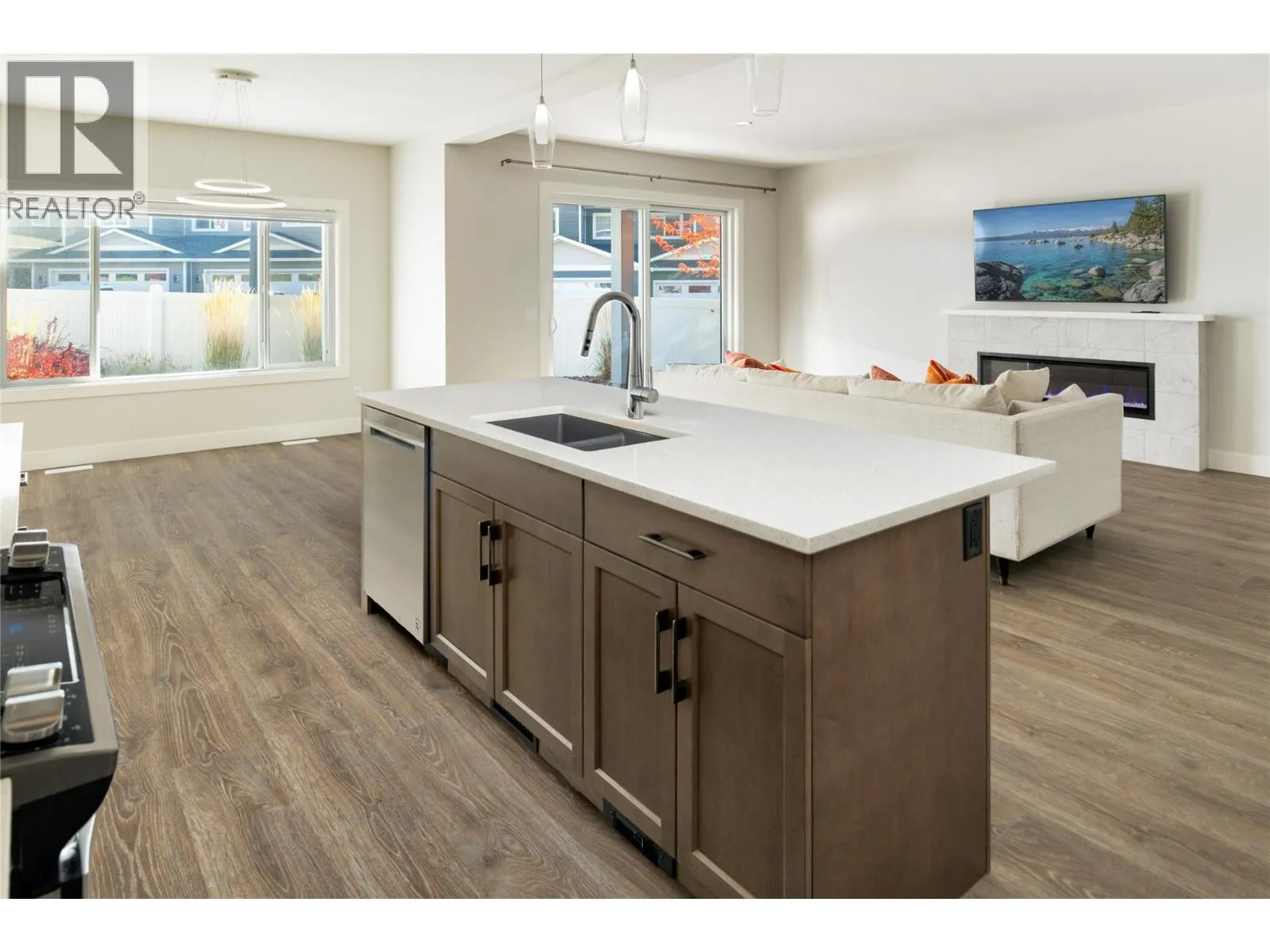 3370 Hawks Crescent