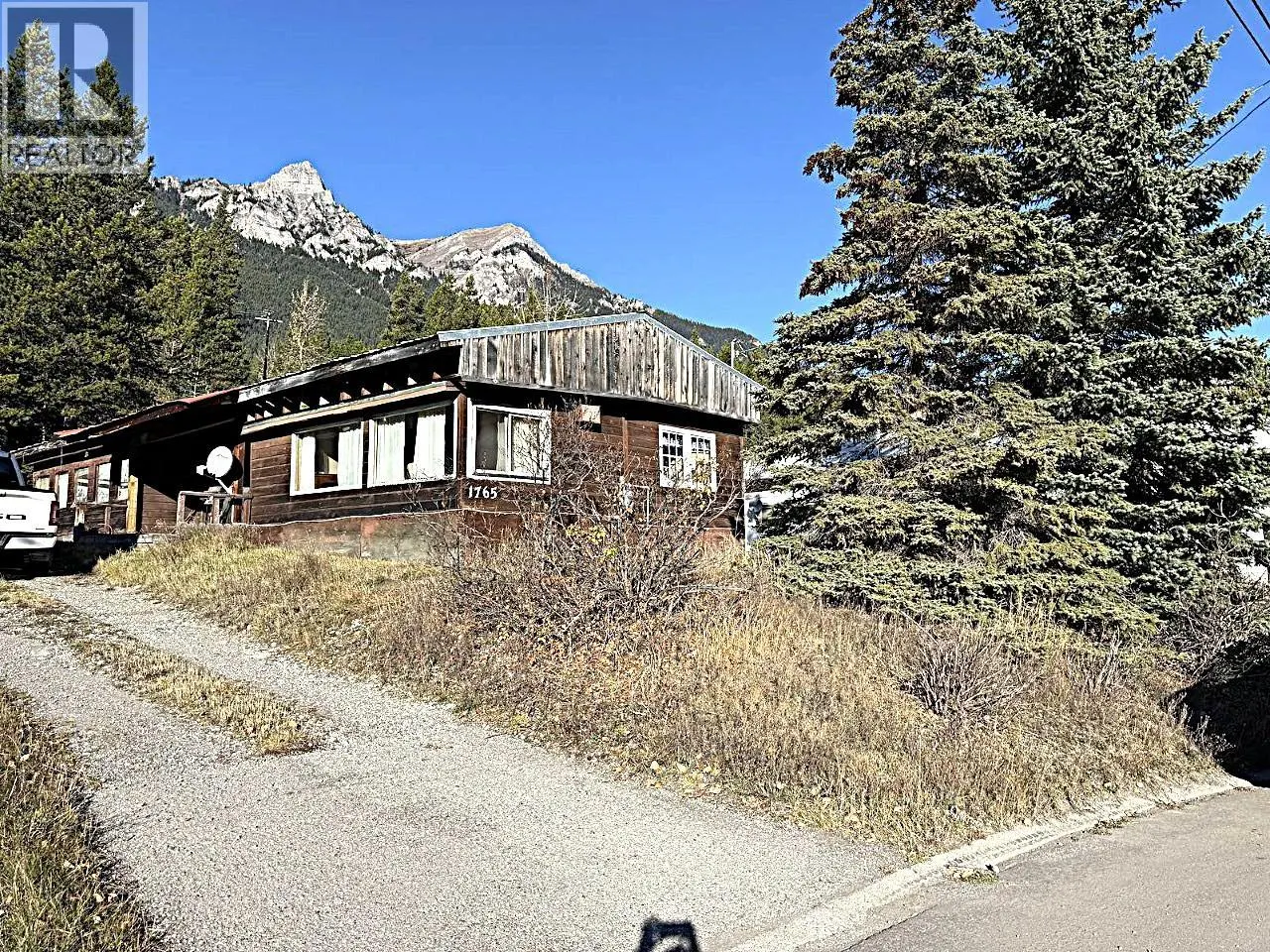 1765 Niagara Crescent