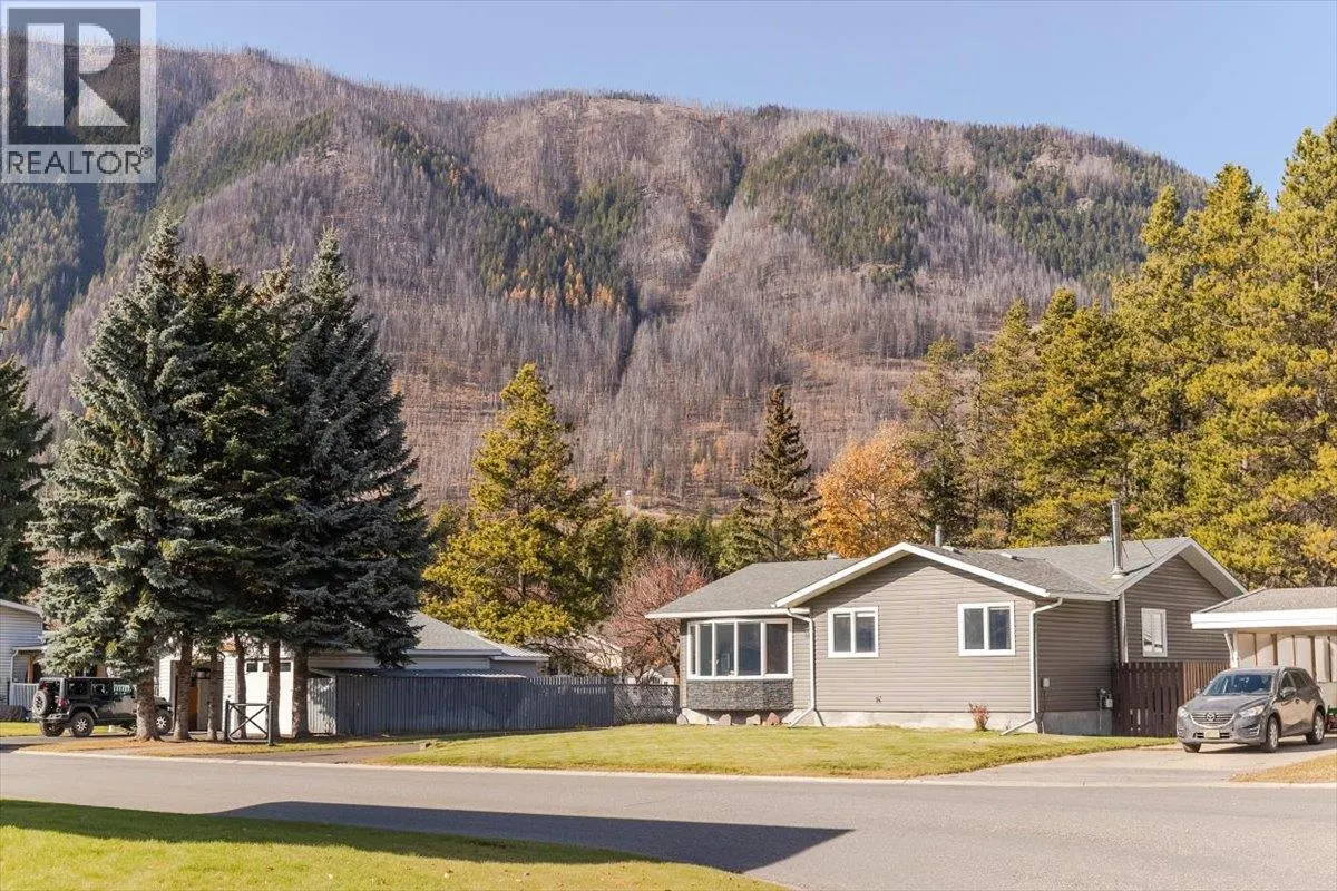 315 Western Larch Crescent