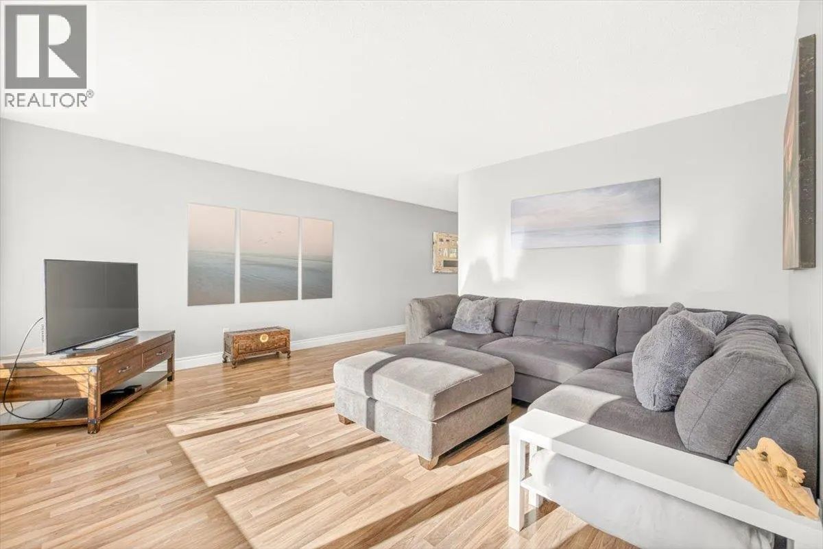 315 Western Larch Crescent