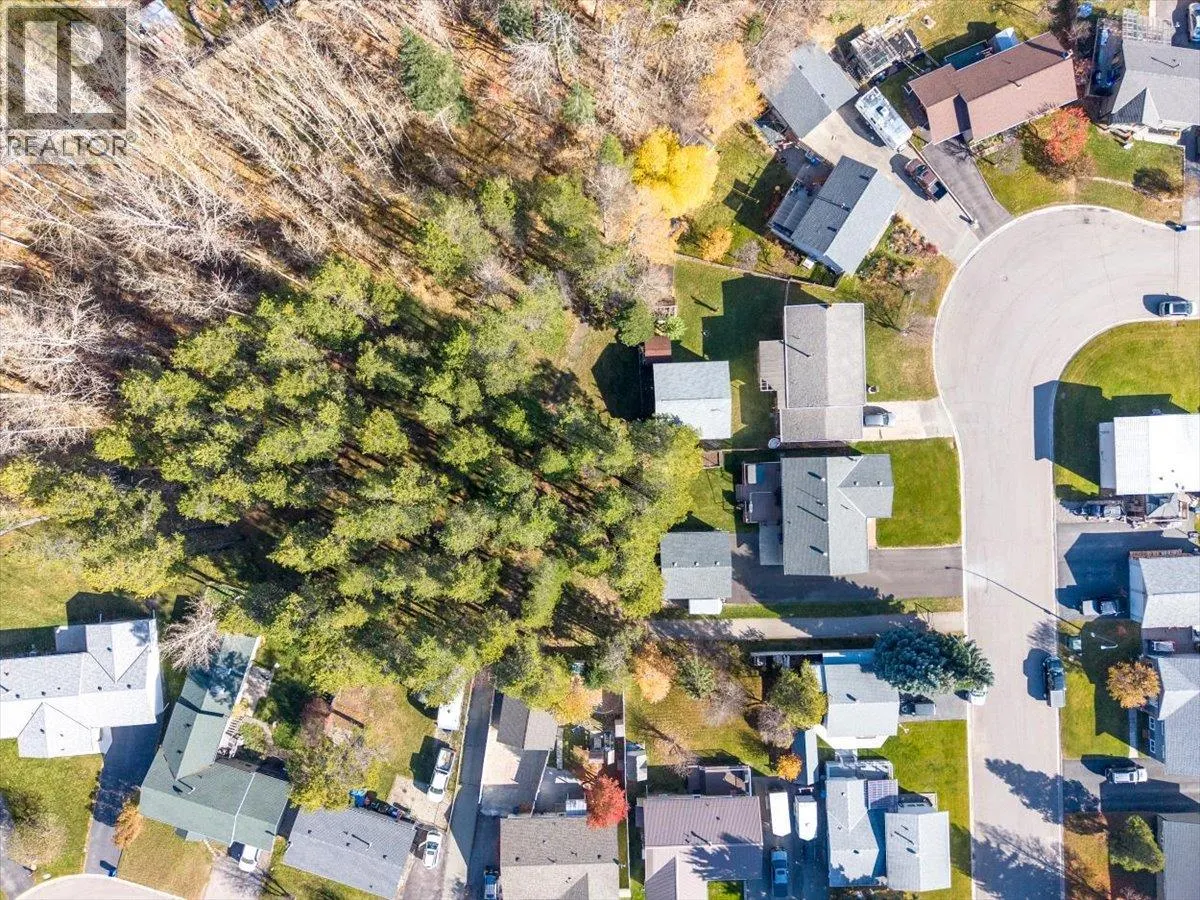 315 Western Larch Crescent