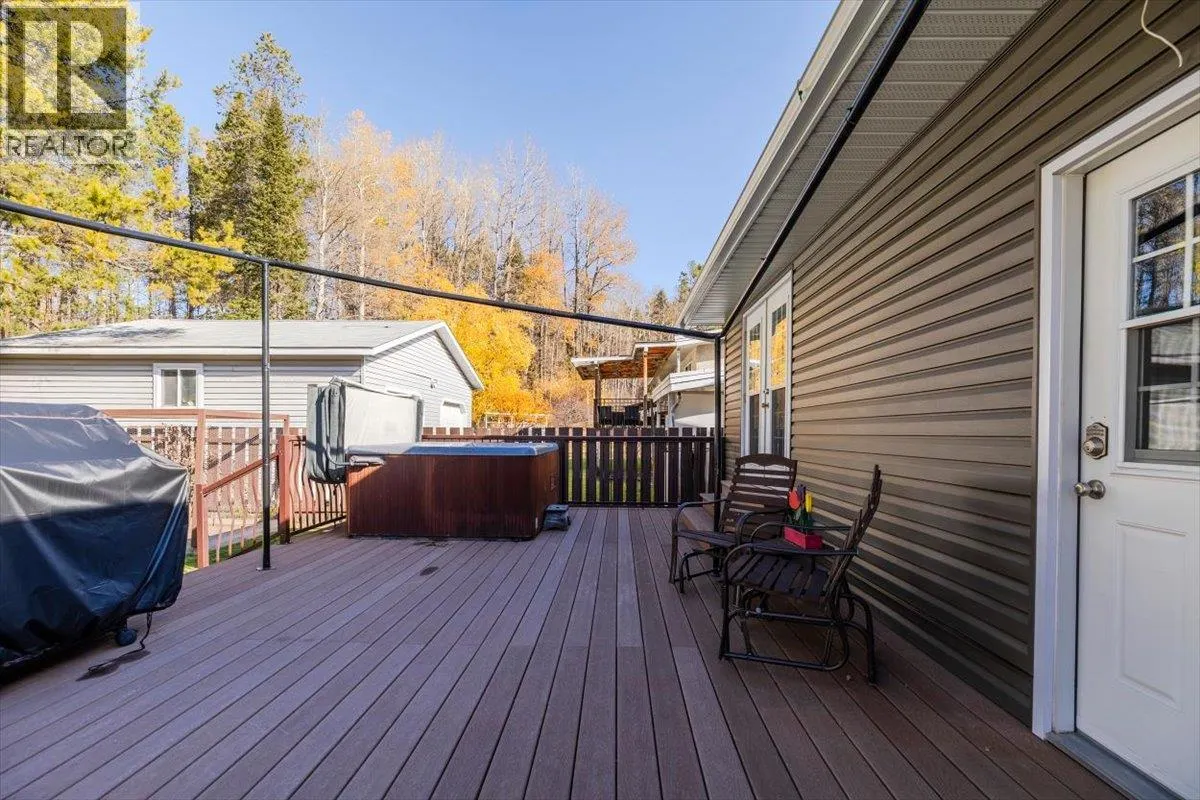 315 Western Larch Crescent