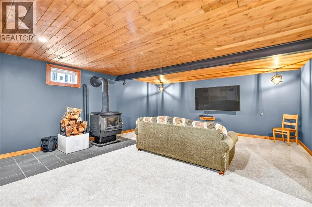 315 Western Larch Crescent