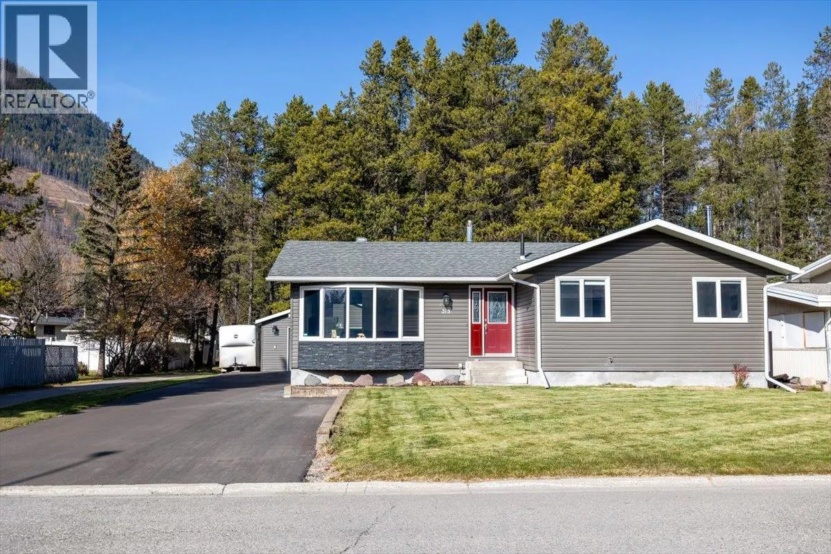 315 Western Larch Crescent