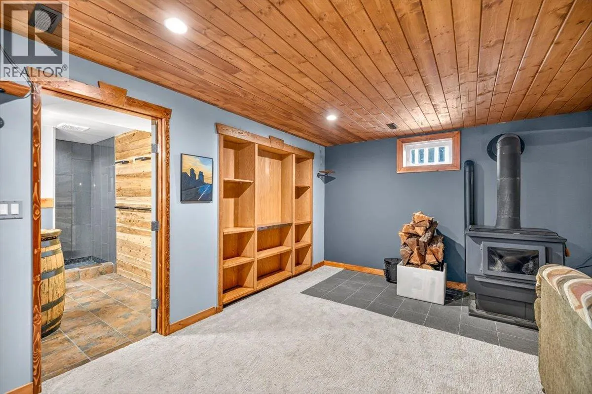 315 Western Larch Crescent