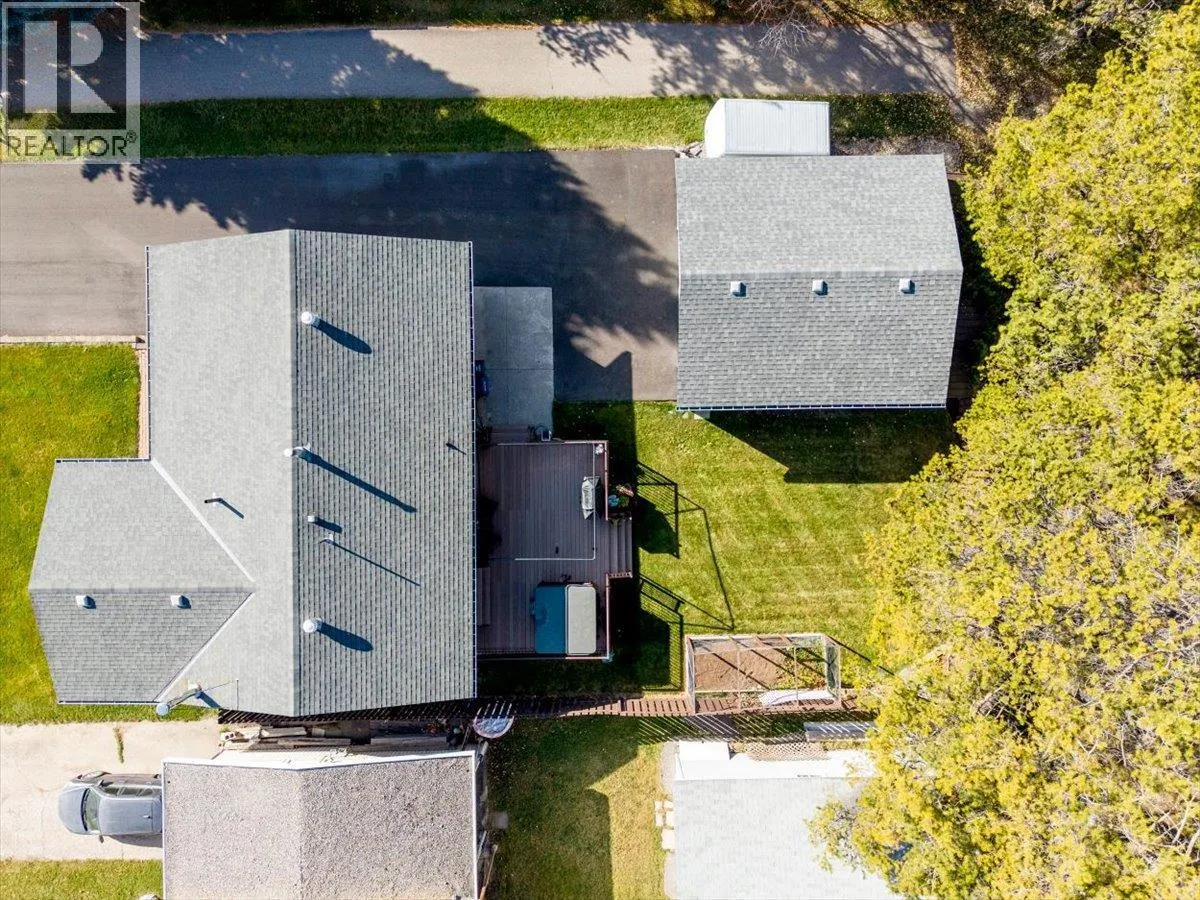 315 Western Larch Crescent