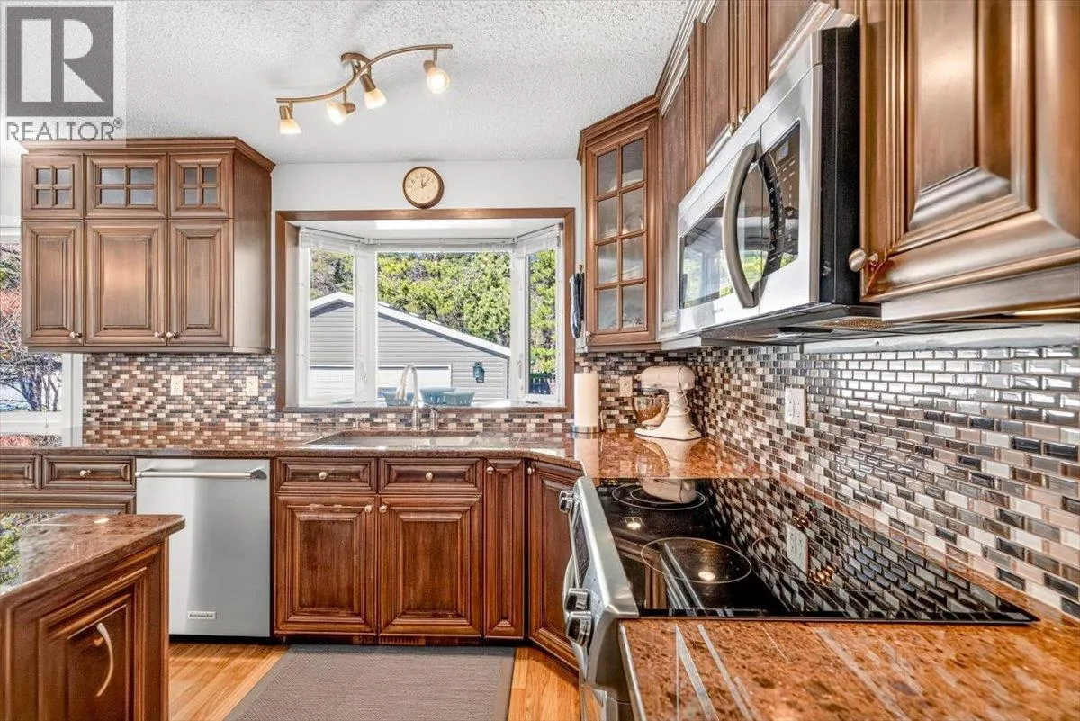 315 Western Larch Crescent