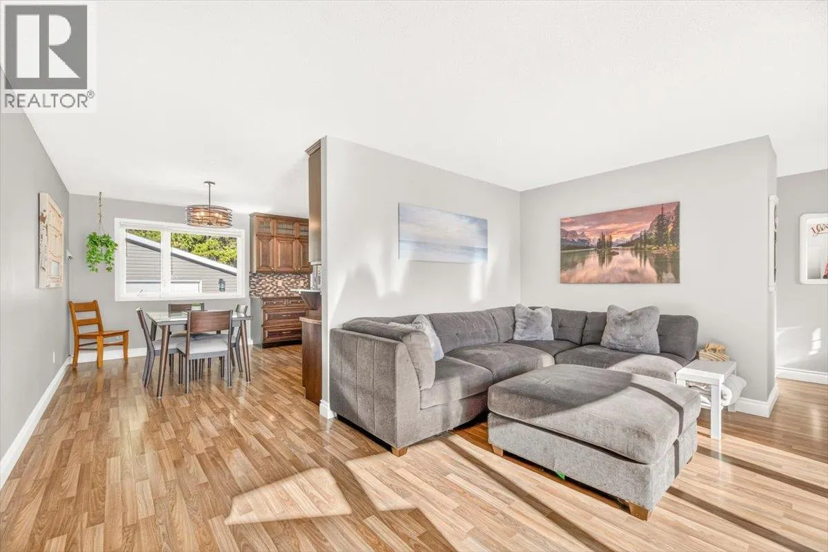 315 Western Larch Crescent