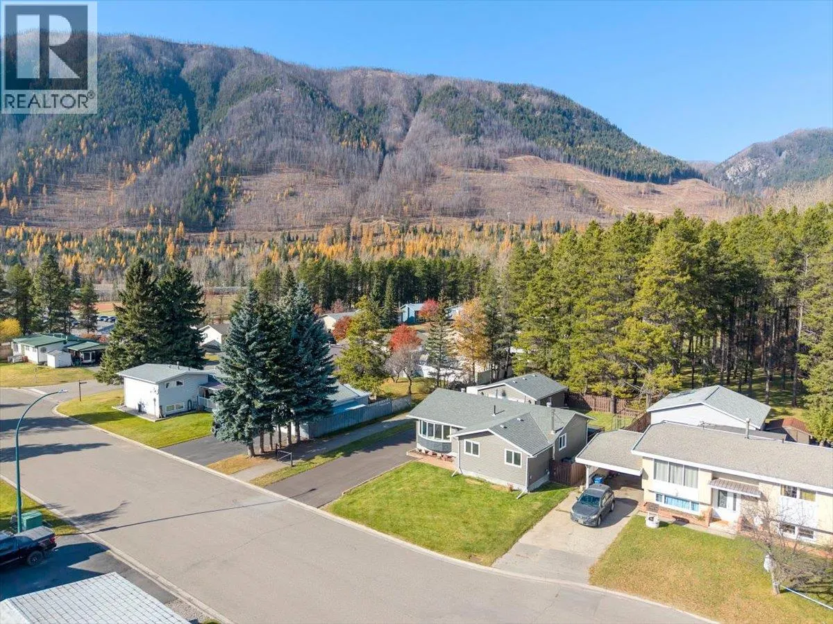 315 Western Larch Crescent