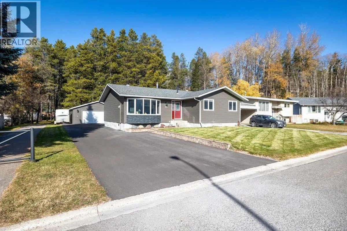315 Western Larch Crescent