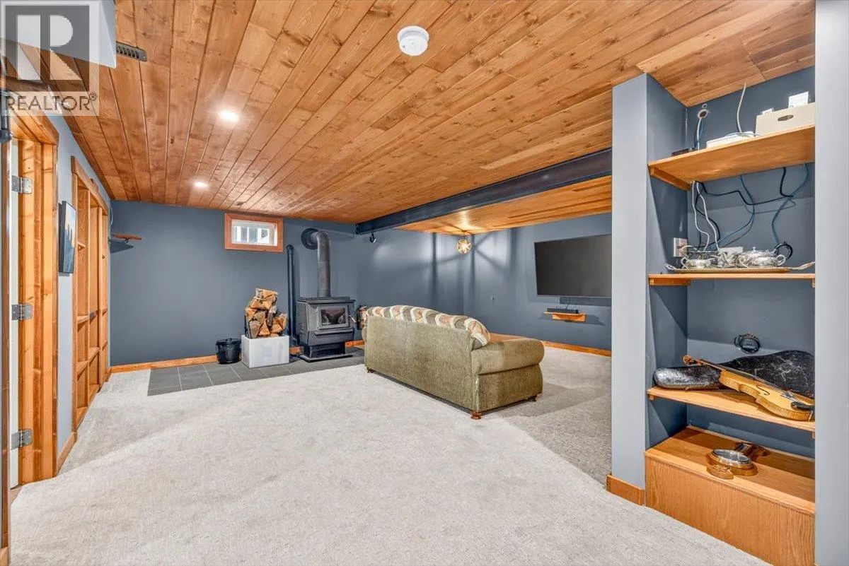 315 Western Larch Crescent
