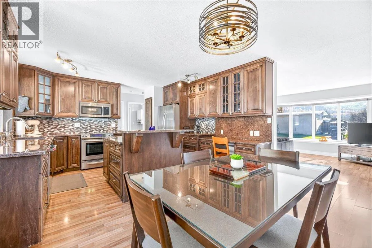 315 Western Larch Crescent
