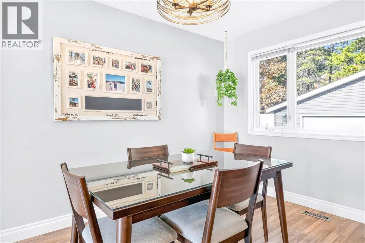 315 Western Larch Crescent