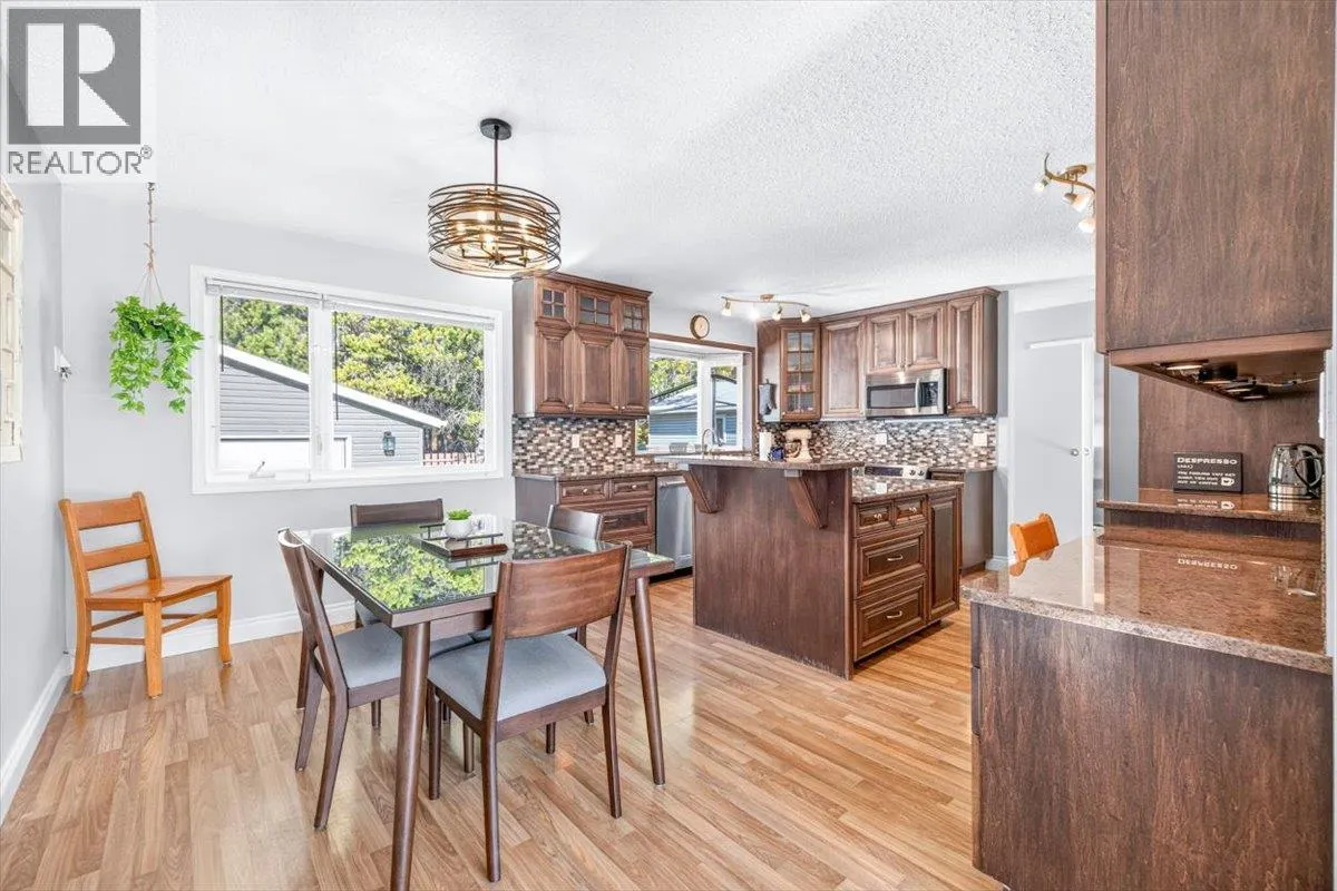315 Western Larch Crescent
