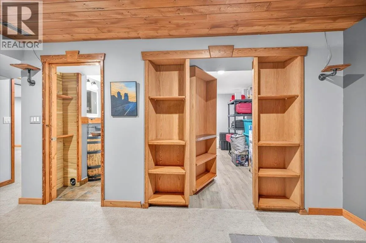315 Western Larch Crescent