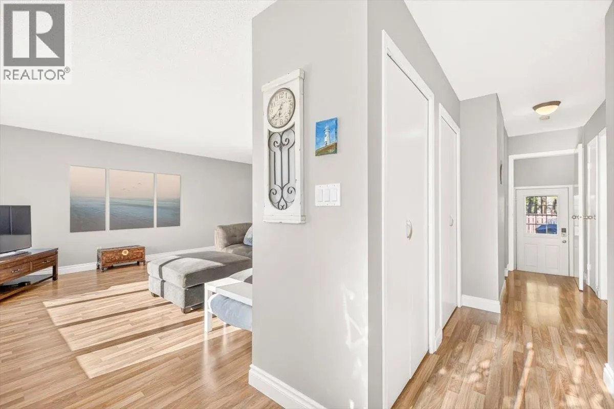 315 Western Larch Crescent