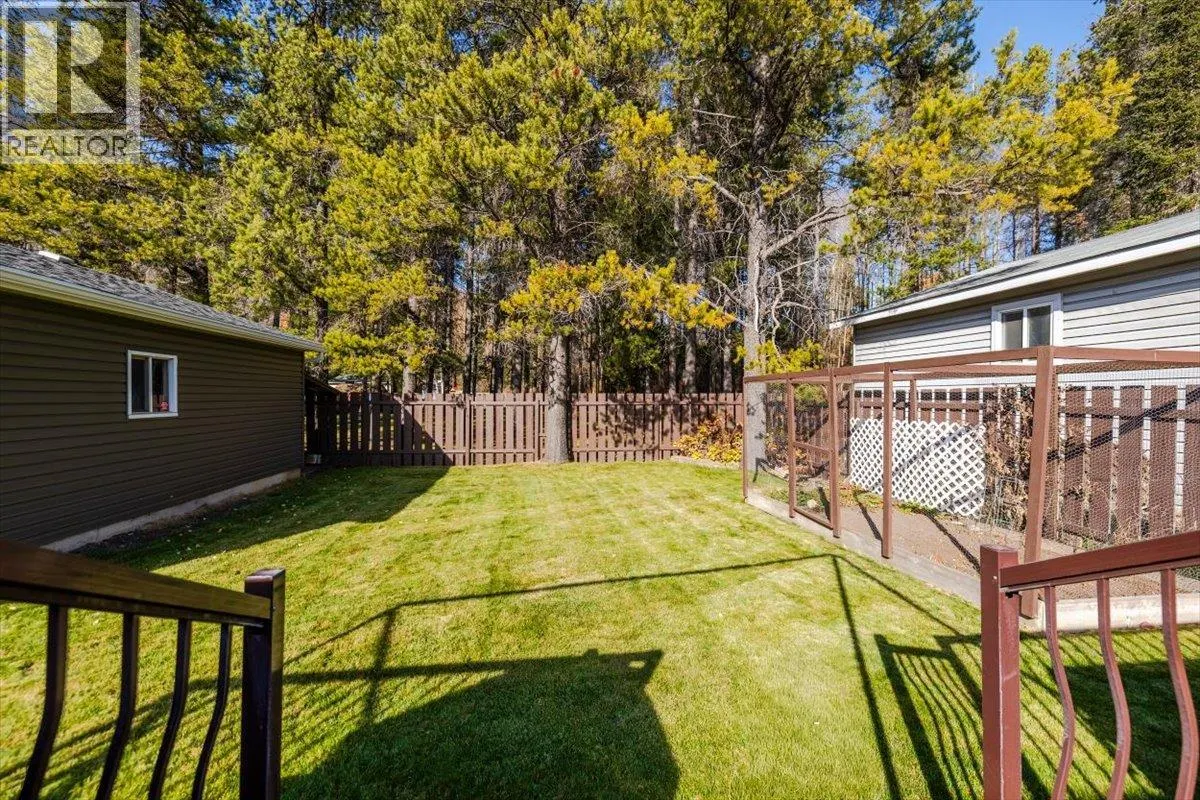 315 Western Larch Crescent