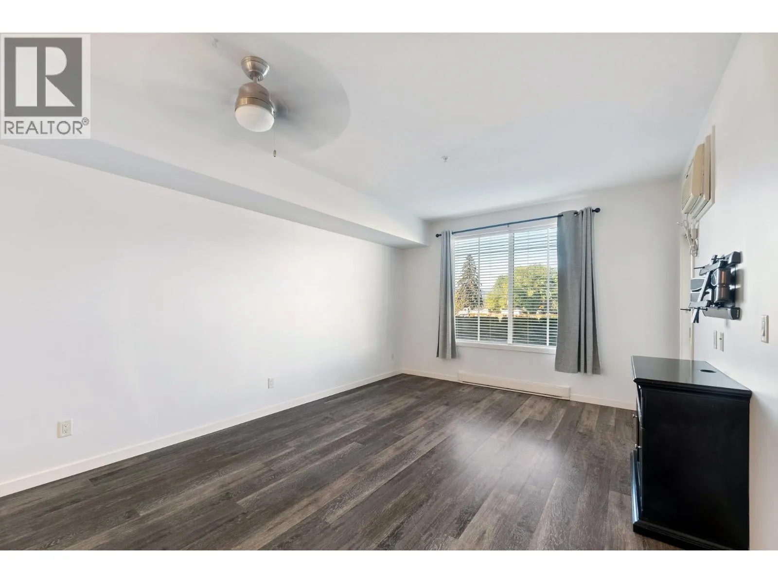 3731 Casorso Road Unit# 106