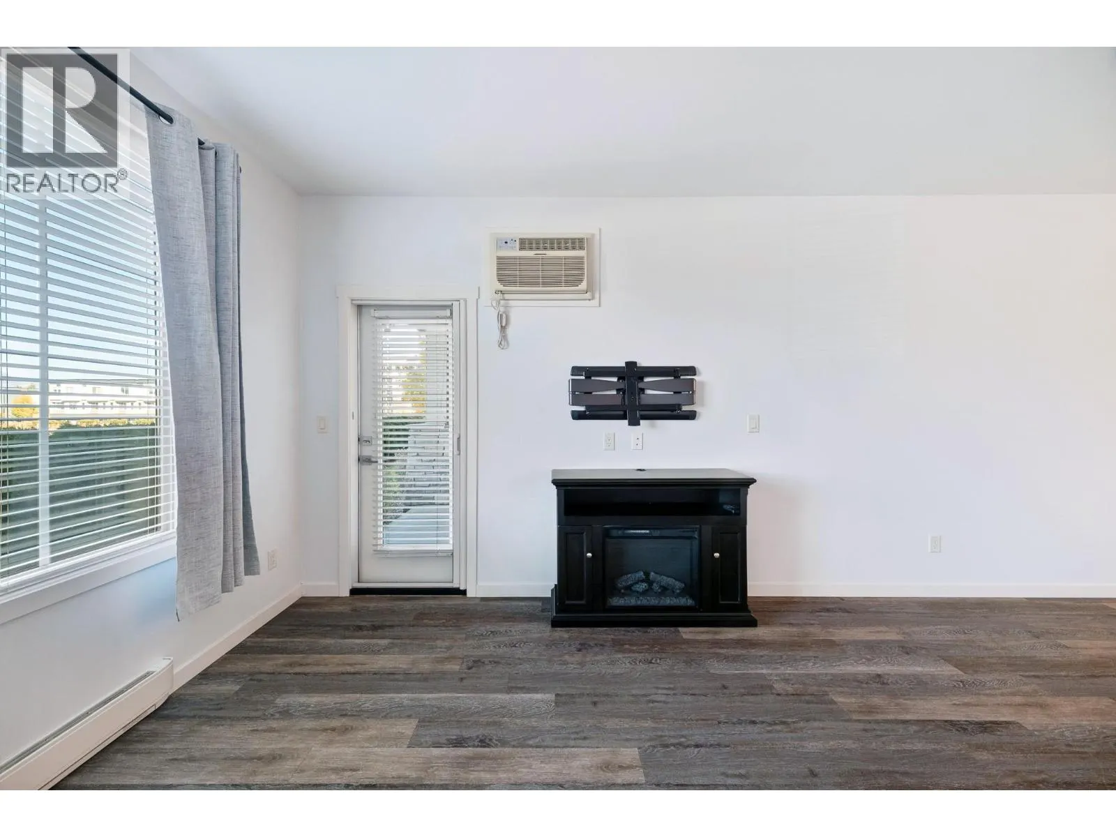 3731 Casorso Road Unit# 106