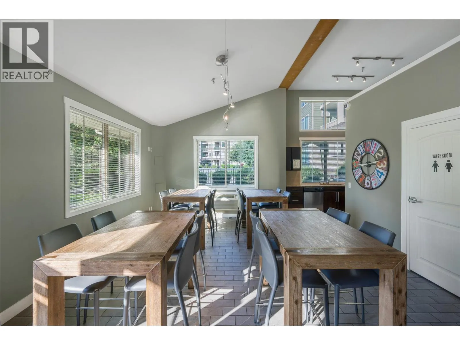 3731 Casorso Road Unit# 106