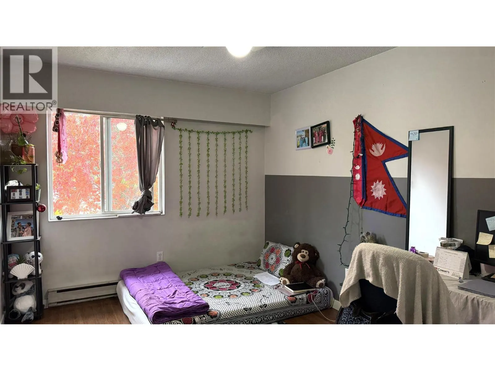 403 Richards Street W